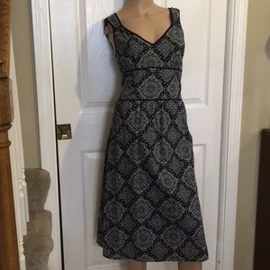 LOFT size 10 navy & white sleeveless dress